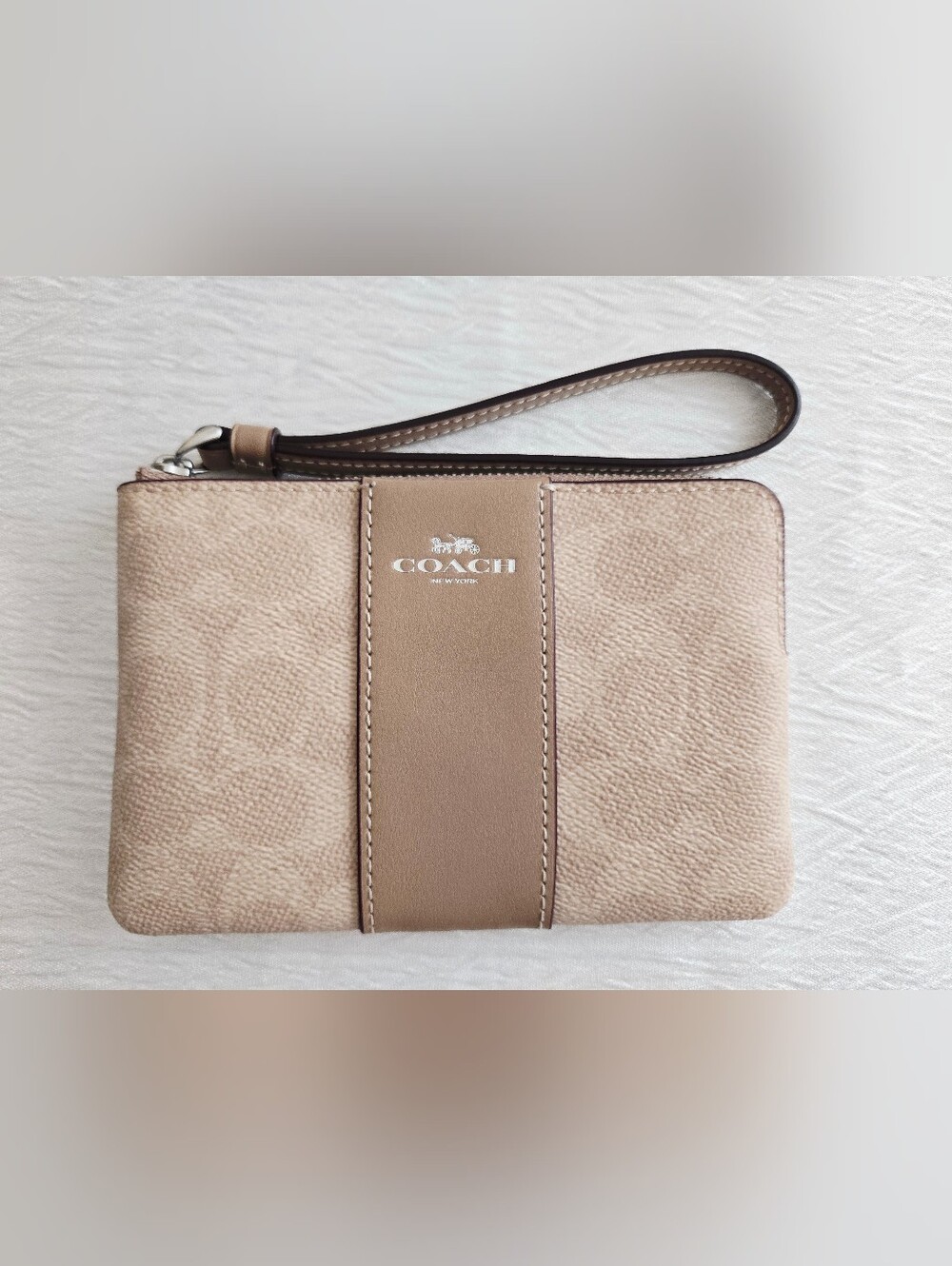 COACH New York Beige & Tan Wristlet Clutch